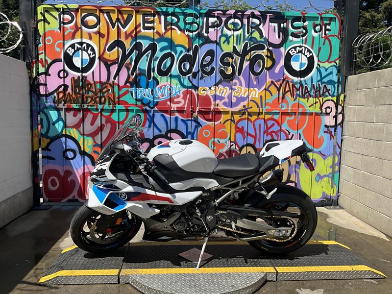 2025 BMW S 1000 RR Image 4