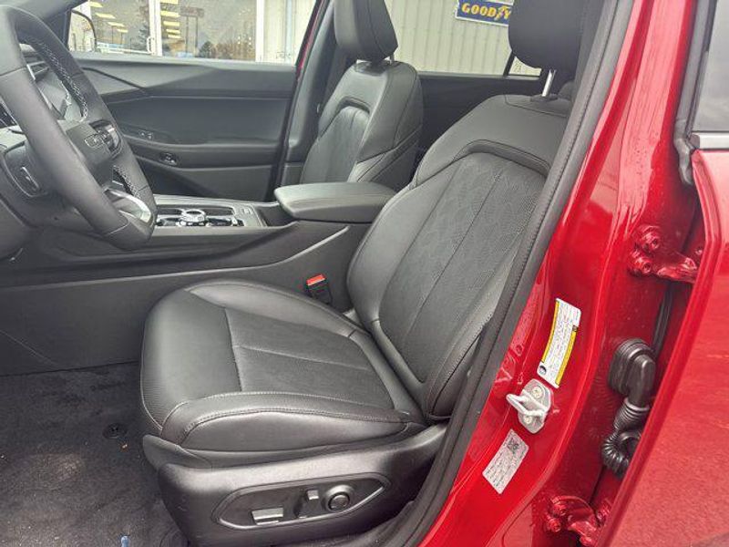 New 2026 Jeep Cherokee Overland 4x4Image 17