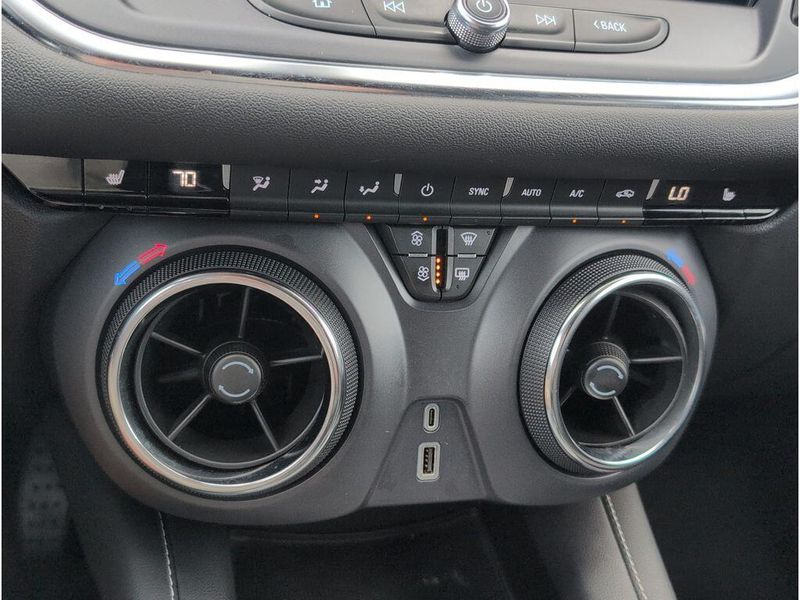 Used 2025 Chevrolet Blazer LTImage 16