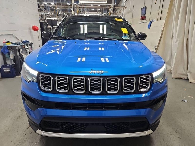 Used 2025 Jeep Compass Limited 4x4 4dr SUVImage 6