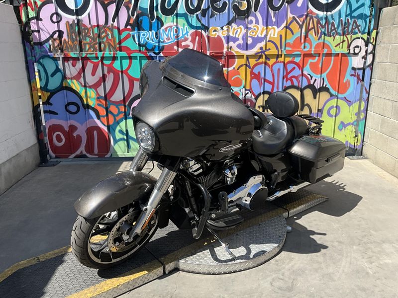Used 2021 HARLEY STREET GLIDE Image 1