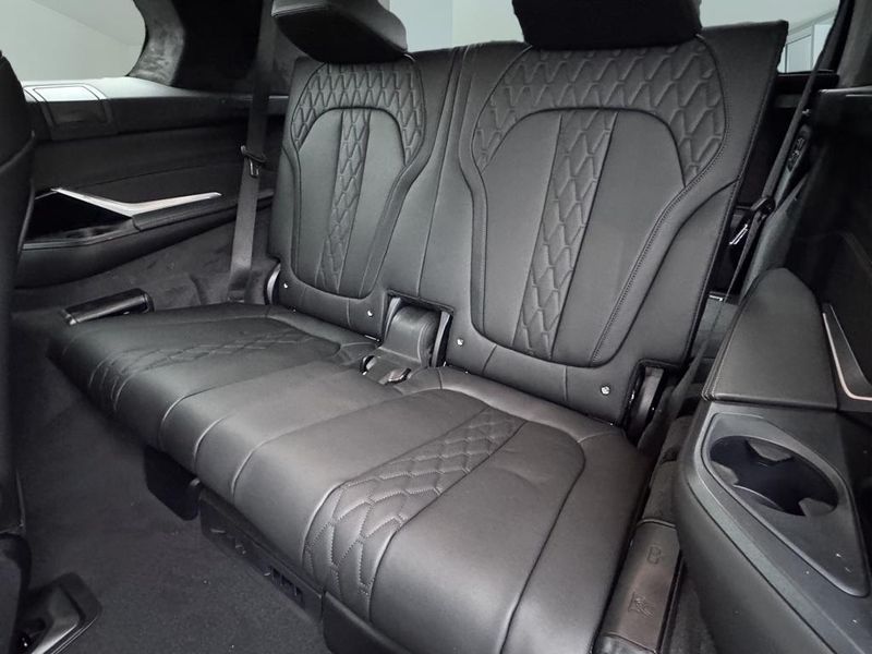 2025 BMW X7 M60iImage 30