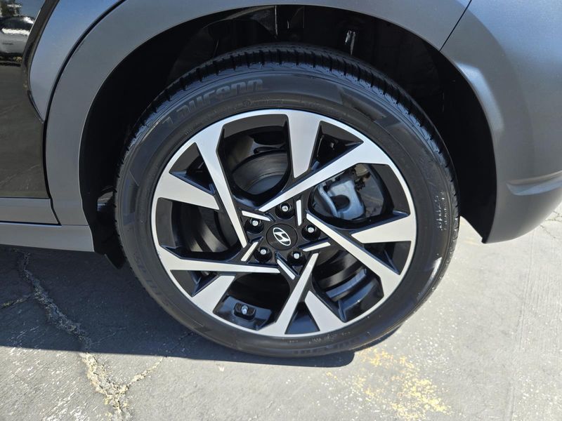 Used 2022 Hyundai Kona Limited DCT FWD