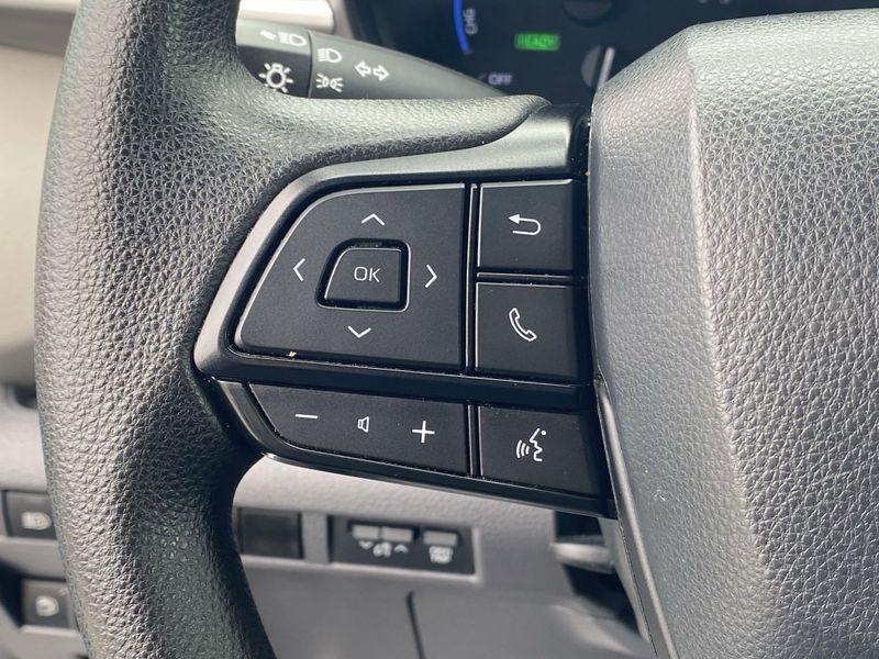 2024 Toyota Sienna LEImage 28