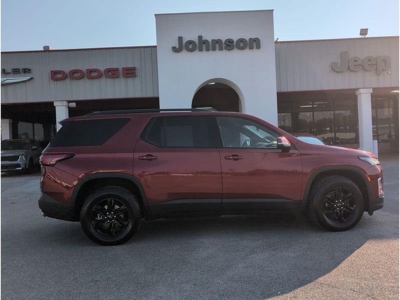 Used 2023 Chevrolet Traverse LT ClothImage 5