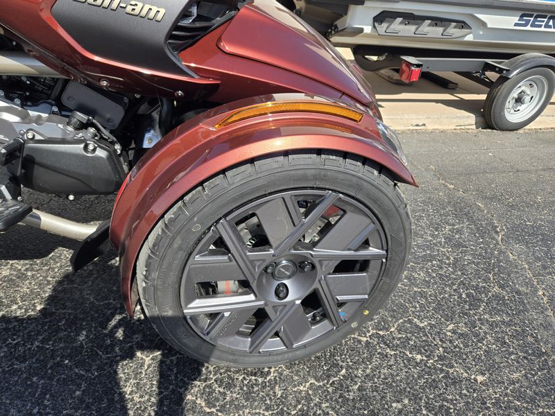 NEW 2026 CAN-AM SPYDER F3 LIMITED SPECIAL SERIES Image 21