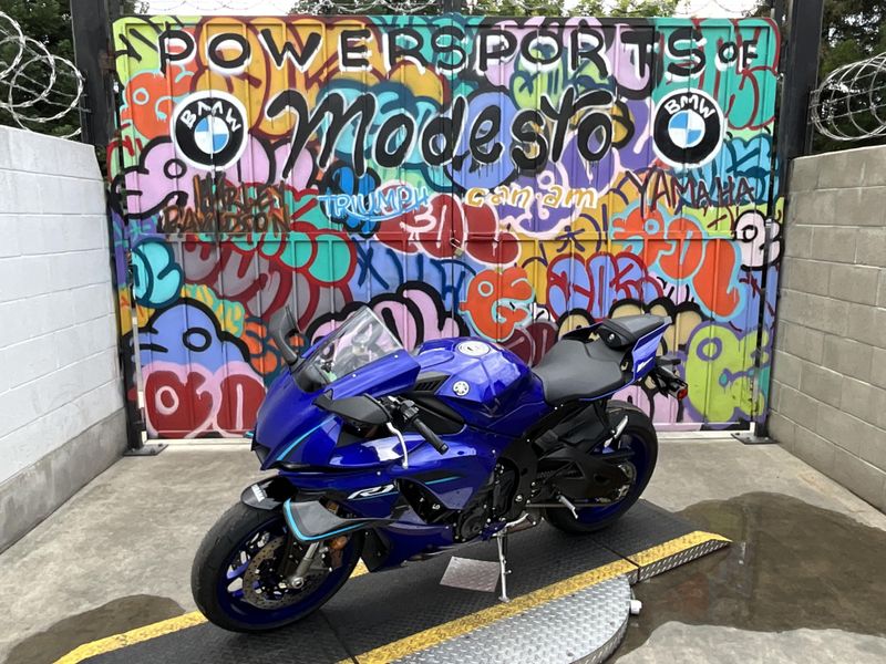 New 2026 Yamaha YZF-R1 Image 2