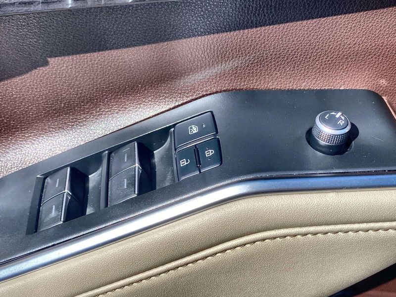 2021 Toyota Highlander LimitedImage 25