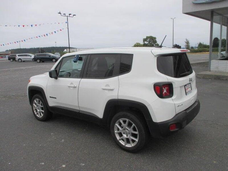 Used 2023 Jeep Renegade LatitudeImage 12