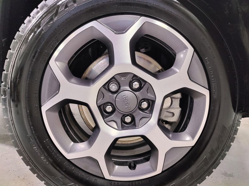 Used 2022 Jeep Compass Trailhawk Elite 4X4 w/Sunroof/NavImage 27