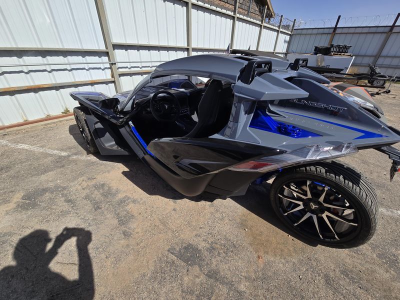 2021 Polaris SLINGSHOT R AUTODRIVE 49ST STEALTH BLUEImage 2