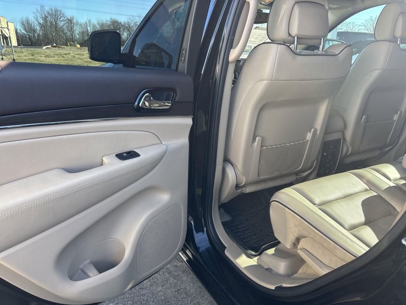 Used 2020 Jeep Grand Cherokee OverlandImage 16