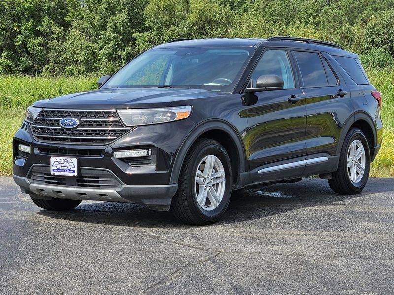 2023 Ford Explorer XLTImage 3