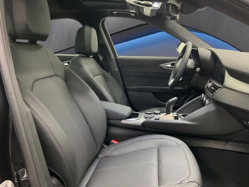 New 2026 Alfa Romeo Giulia AwdImage 11