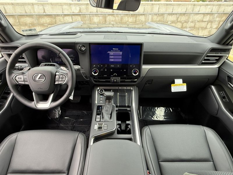 2025 Lexus GX Image 26
