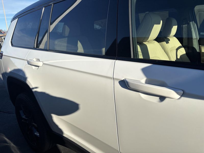 New 2025 Jeep Grand Cherokee L Limited 4x4Image 6