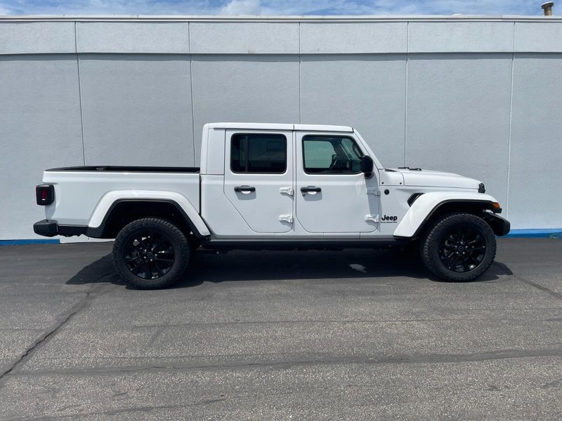 2025 Jeep Gladiator Sport photo 4