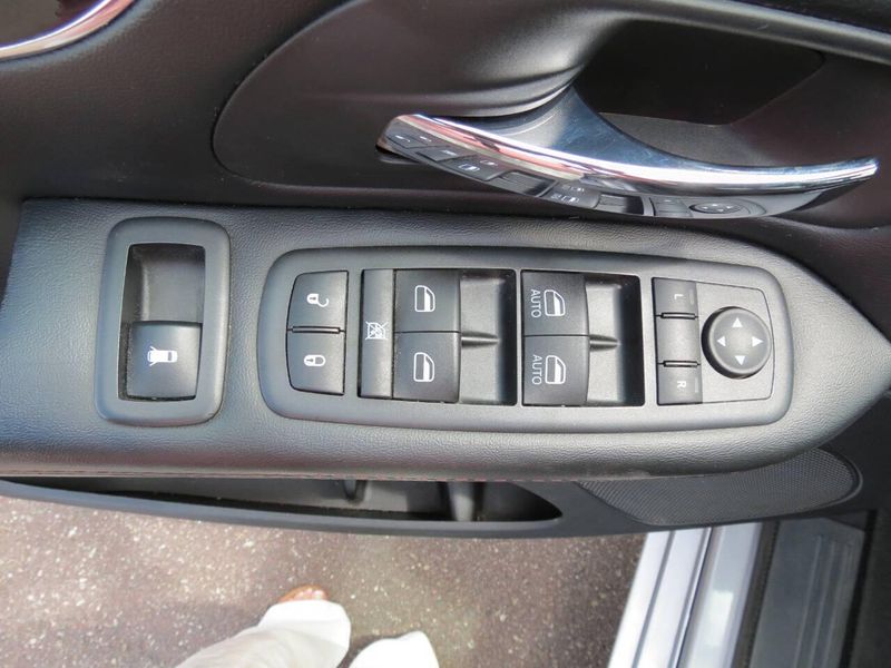 Used 2019 Dodge Grand Caravan SXT 35th Anniversary Edition 4dr Mini VanImage 10