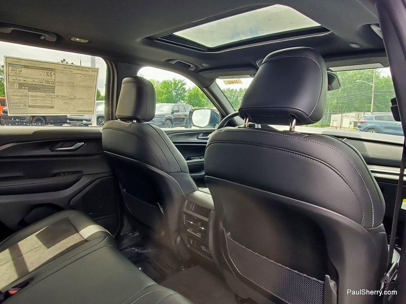 2025 Jeep Grand Cherokee Altitude X 4x4Image 36