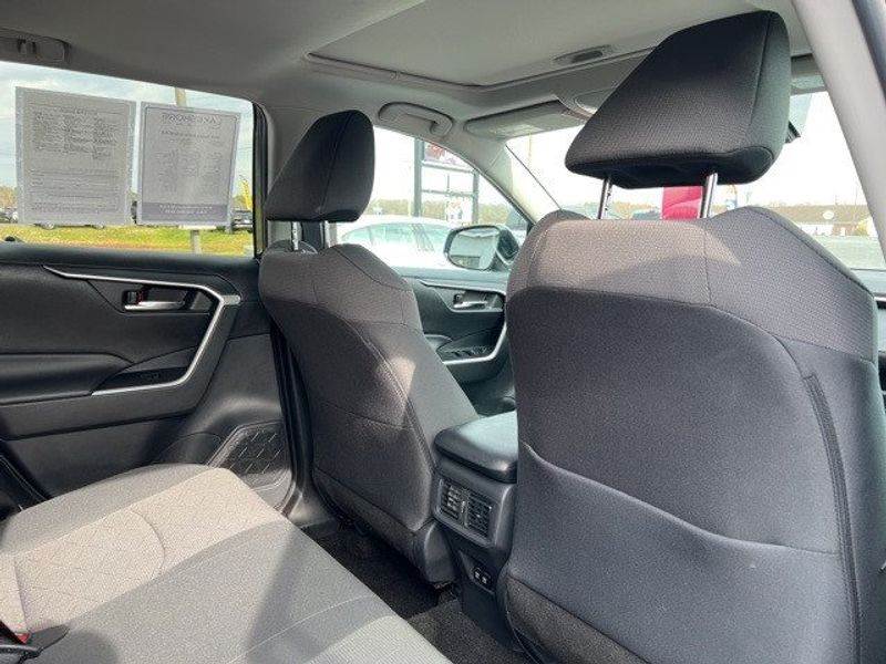 2019 Toyota RAV4 Hybrid XLEImage 24