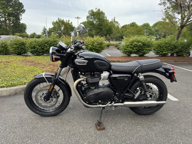 2025 Triumph Bonneville T100 - JET BLACK 
