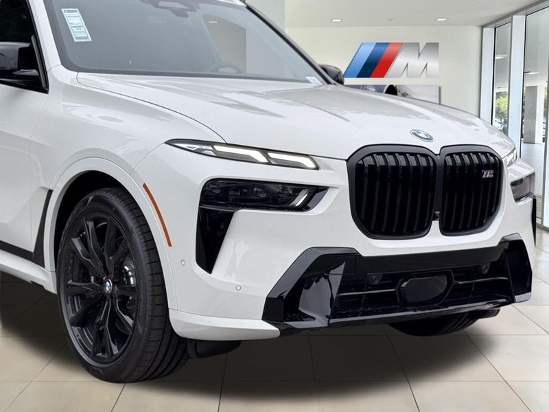 2025 BMW X7 M60iImage 10