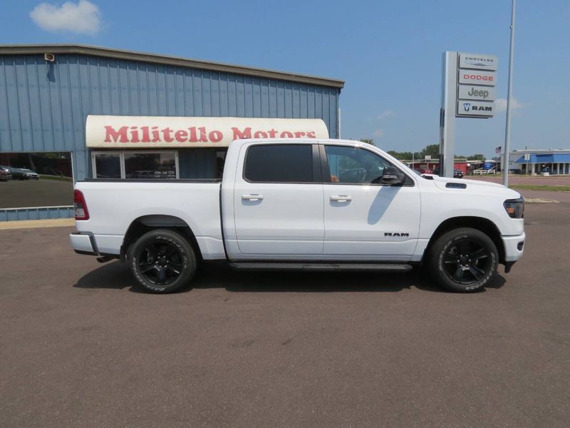 2022 RAM 1500 Big Horn 4x4 4dr Crew Cab 5.6 ft. SB PickupImage 1