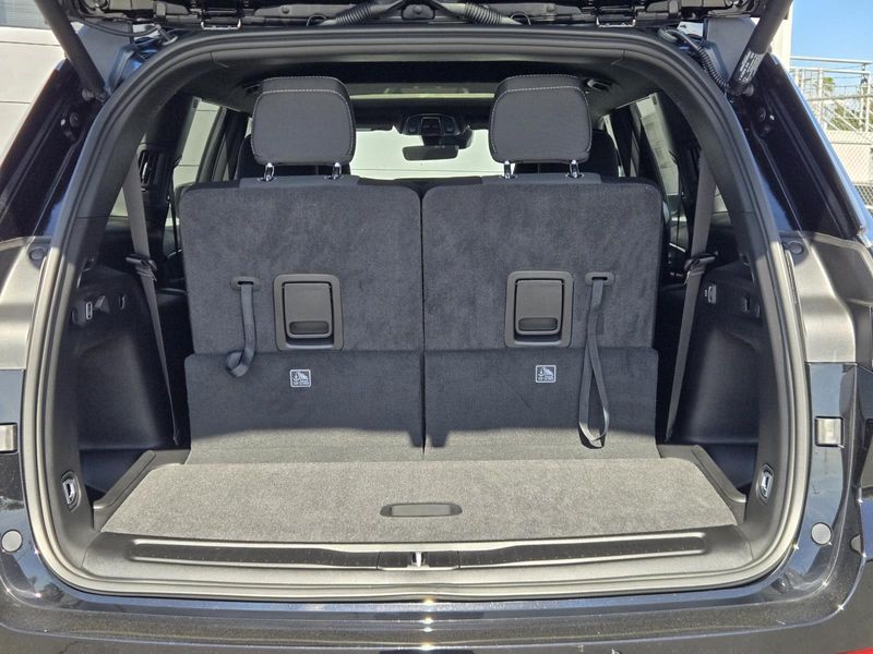 New 2026 Jeep Grand Cherokee L Laredo X 4x2