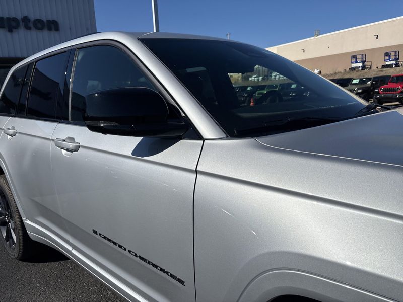 New 2026 Jeep Grand Cherokee Limited Reserve 4x4Image 4