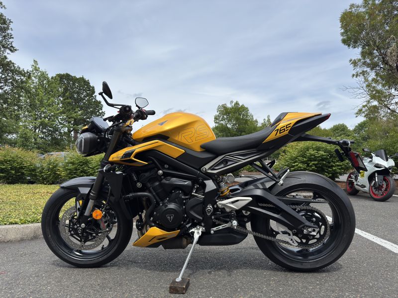 2025 Triumph Street Triple 765 RS - COSMIC YELLOW 
