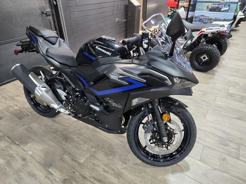 2025 Kawasaki NINJA 500 SE ABS METALLIC FLAT SPARK BLACK AND METALLIC SPARK BLACK Image 1