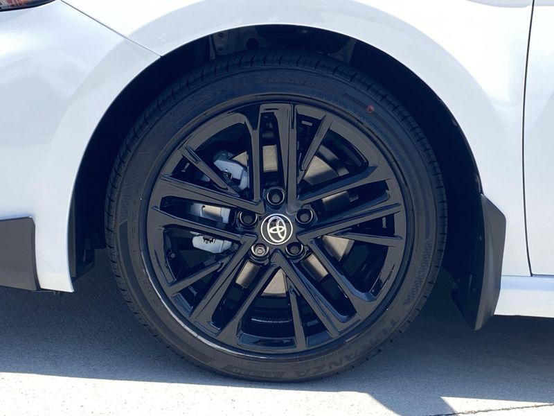 New 2025 Toyota Camry SEImage 8