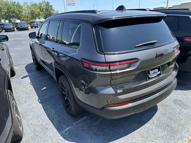 New 2025 Jeep Grand Cherokee L Limited 4x4Image 9