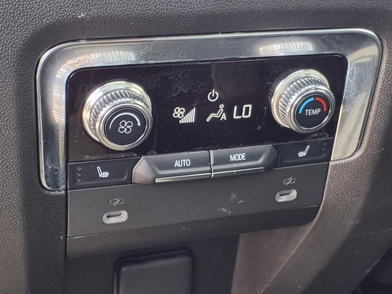 2021 GMC Yukon XL DenaliImage 14