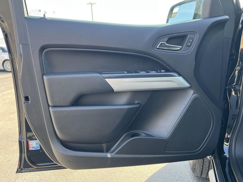 2022 Chevrolet Colorado LT photo 15