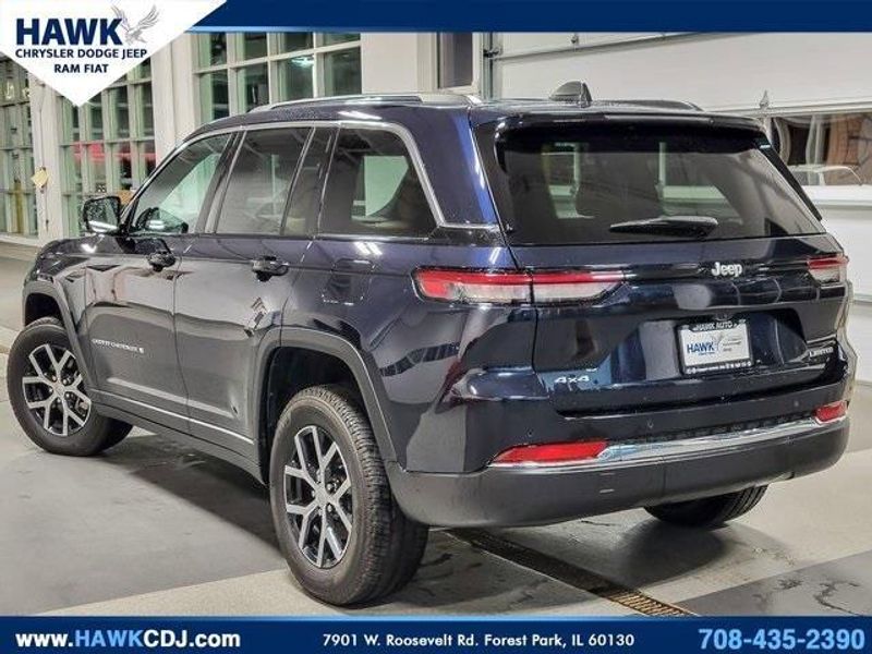 2024 Jeep Grand Cherokee Limited photo 2