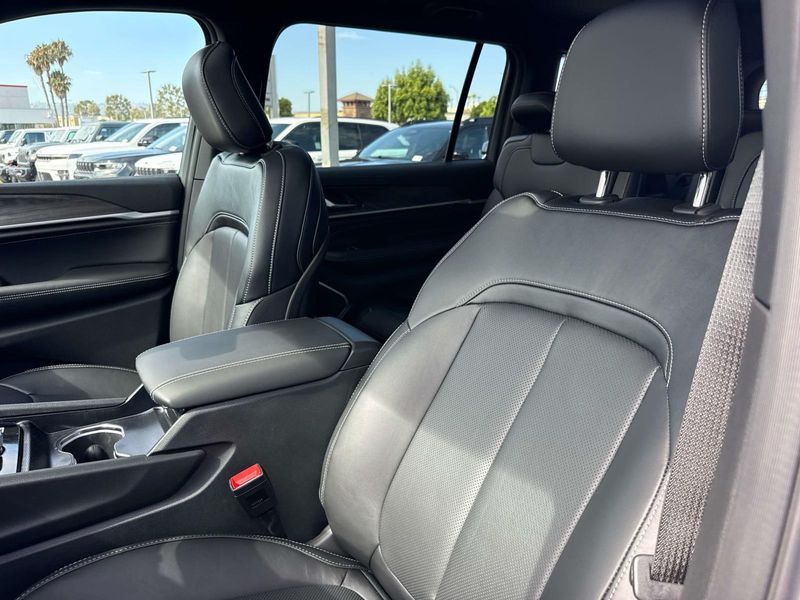 New 2026 Jeep Grand Cherokee L Limited Reserve 4x4