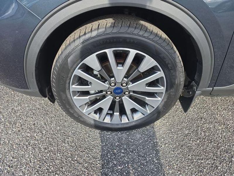 2022 Ford Escape Titanium photo 11
