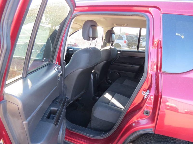 Used 2011 Jeep Compass Latitude 4x4 4dr SUVImage 18