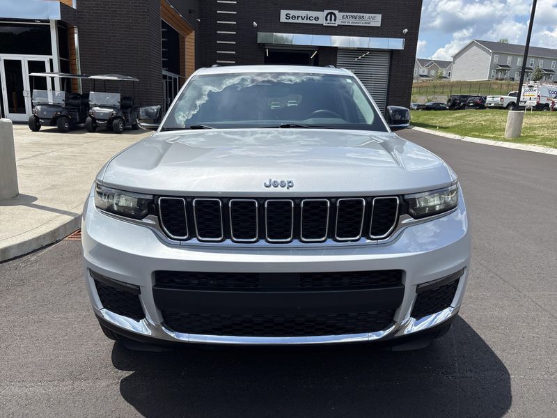 Used 2022 Jeep Grand Cherokee L LimitedImage 11