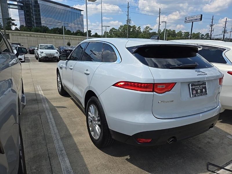 Used 2020 Jaguar F-PACE 25t PrestigeImage 4