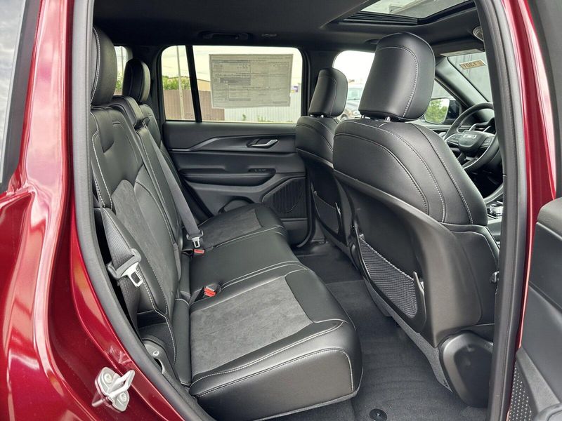 2024 Jeep Grand Cherokee Altitude XImage 13