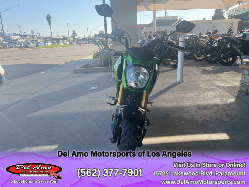 2024 Kawasaki BR125JRFNL-GN1  in a CANDY LIME GREEN exterior color. Del Amo Motorsports of Los Angeles (562) 262-9181 delamomotorsports.com 