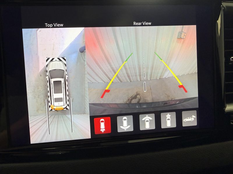 Used 2026 Chrysler Pacifica SelectImage 11