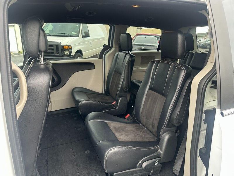 2019 Dodge Grand Caravan SXTImage 13