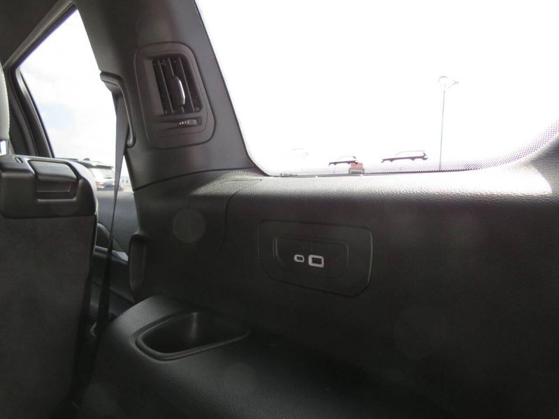 New 2026 Jeep Grand Cherokee L Limited 4x4Image 19