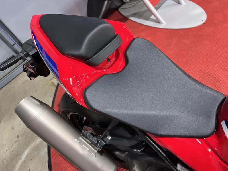 New 2025 Honda CBR1000RR-R FIREBLADE SP Image 14