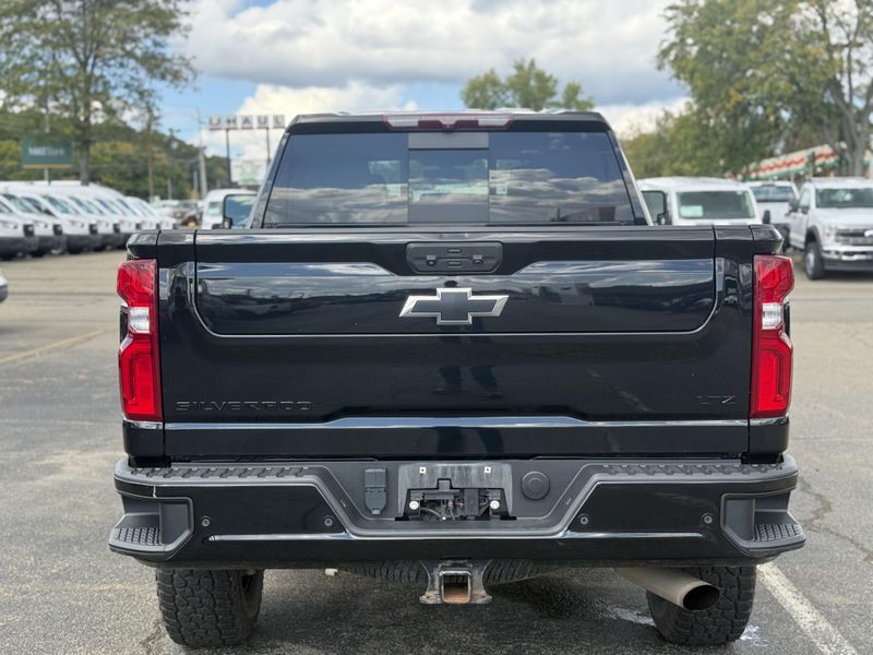 2023 Chevrolet Silverado 2500HD LTZ photo 3