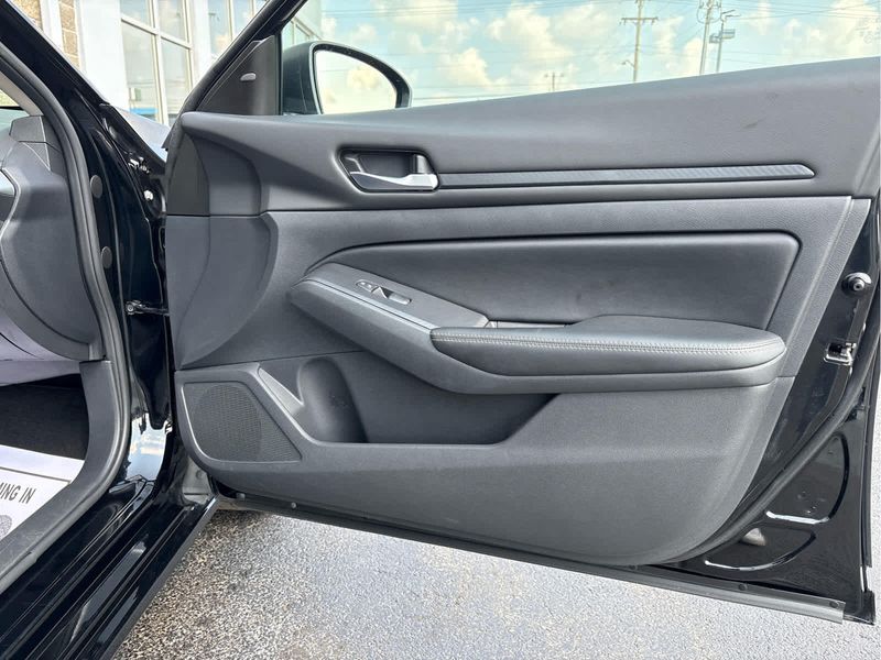 2024 Nissan Altima 2.5 SV photo 18
