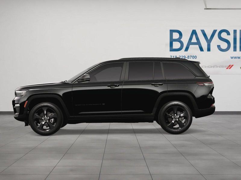 2025 Jeep Grand Cherokee Limited photo 2